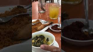 Makan Ayam Goreng Suharti  ayam goreng kampung kremes buntil es kelapa kopyor restoran [upl. by Oratnek615]