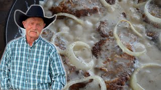 Old Fashioned Hamburger Steak and Gravy  Comfort Food Perfection classicrecipes comfortfood [upl. by Hoban]