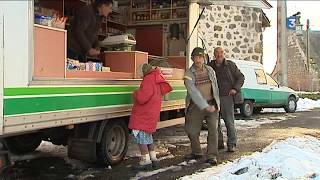 Dans le Cantal une épicerie itinérante crée du lien social [upl. by Sidonia55]