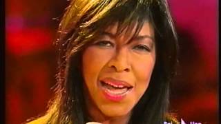 Natalie Cole in Non dimenticar Live con orchestra 2004 Intervista di Simona Ventura [upl. by Summons]