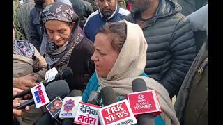 Cabinet Minister Sakina Ittoo visits Muslim Public School Rajbagh as fire engulfs the building [upl. by Yrocaj]