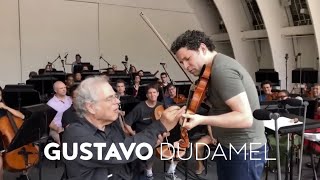 Gustavo Dudamel  Itzhak Perlman conducts Mendelssohn Violin Concerto at Hollywood Bowl  LA Phil [upl. by Frayda]