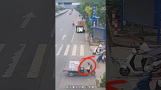 Man Risks Life to Stop ThreeWheeler and Save Child [upl. by Doersten52]