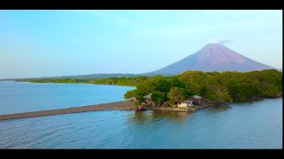 ¡La tierra de lagos y volcanes te recibe con los brazos abiertos [upl. by Maiga]