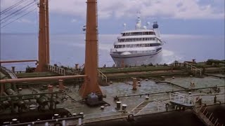 Speed 2 Cruise control movie action scene  Tamil dubbed hollywood movie clip  Ship crashing scene [upl. by Close]