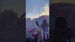 Llegada del Atleti al Metropolitano antes del Derbi [upl. by Adnilym]