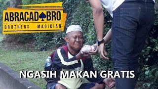 Ngasih Makan Fakir Miskin Pake Sulap  Trik Sulap abracadaBRO Street Magic Prank Indonesia [upl. by Ennoira727]