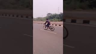 Barabari na ho sake to badnami kar de wheelie stunt cycle explore [upl. by Enneyehs]