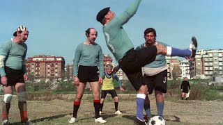 Fantozzi La storica partita di calcio tra Scapoli e Ammogliati e lesilarante campeggio con Filini [upl. by Bryan84]