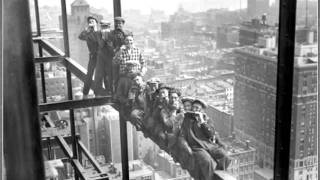 Construction du Rockefeller Center de NewYork 1932 [upl. by Bunow119]