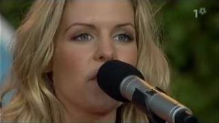 Sofia Karlsson  Spelar för livet Allsång på Skansen 2007 [upl. by Eceinert]