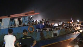 Lampedusa sbarcano altri 370 migranti hotspot al collasso [upl. by Lorena]