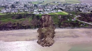 Gewaltiger Erdrutsch bedroht Anwesen in Wales [upl. by Klinger663]