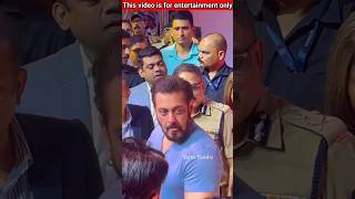 सलमान खान ने गरीब बच्चों को दिया 10 लख रुपए  Salman Khan shortvideo salmankhan [upl. by Yrek]