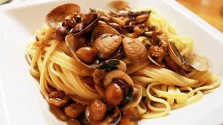 Primo piatto natalizio linguine con vongole noci nocciole e pinoli [upl. by Acirtal]