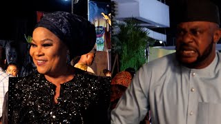 Video Of Actress Shola Shobowale amp Odulade Adekola Fell While Dancing At Anikulapo Movie Premiere [upl. by Jessee100]