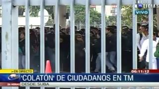 A las 600 am los bogotanos iniciaron la colatón en Transmilenio [upl. by Harden]