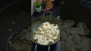 Butter garlic mushroom 🍄food ytshortsindia ytviral recipe [upl. by Eanrahs]