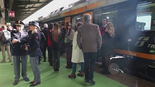 Bari Presentato il nuovo treno garantito dai finanziamenti regionali [upl. by Nnylylloh]