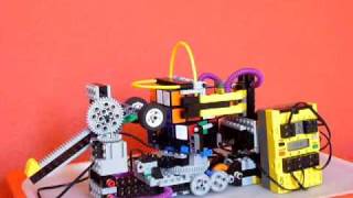 Lego Mindstorms RCX mischt Rubiks Cube [upl. by Lydnek223]