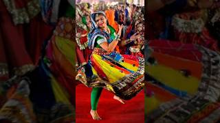 Ek patan sherani garba songgarbakingsgujrati garba songsgarba songsgarbashortsdandiyaraas [upl. by Clotilde418]