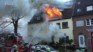 09012019  VN24  Zwei Todesopfer bei Hausbrand in Dortmund – Feuerwehr kämpft mit Durchzündungen [upl. by Ydoc]