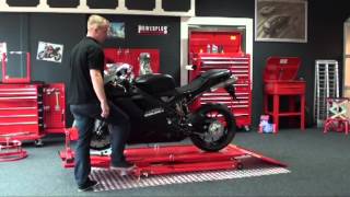 POWERPLUSTOOLS MOTORRAD HEBEBÜHNE MIT RADKLEMMER TUTORIAL [upl. by Fasta]