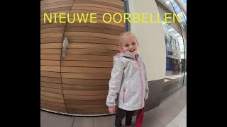 Oorbellen laten schieten  Alyssia krijgt nieuwe oorbellen – Vlog 72 [upl. by Ecinom]