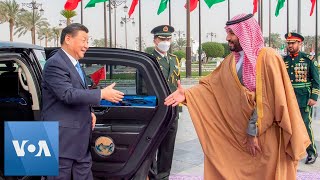 Chinese President Xi Welcomed by Saudi Crown Prince [upl. by Tana]