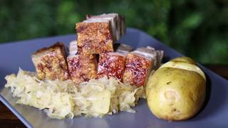 Schweinebauch mit BierSauerkraut  Ein quotall in onequot Gericht [upl. by Lunseth506]