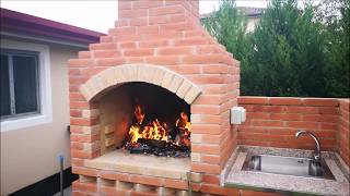 Barbecue in mattoni a vista con girarrosto e lavandino bbq DIY construction [upl. by Ainud]