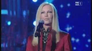 Patty Pravo canta live quotEmozioniquot a quotemozioni pensieri e parolequot [upl. by Toma]