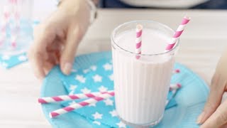 Tupperware  twist amp shake  recette milkshake aux fraises [upl. by Aihtibat276]