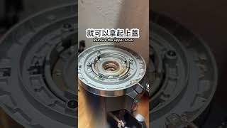 Mahlkonig E65S 磨豆機清潔刀盤只要一隻一字起 can you really clean ur grinder bladecoffee mahlkonig e65s [upl. by Halda988]