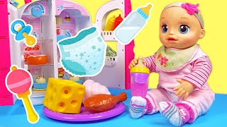 Diamo da mangiare alla bambola Baby Alive La routine quotidiana per bambini Giochi per bimbi [upl. by Enirehtahc]