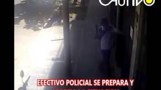 ASALTO FRUSTRADO POR VALEROSO POLICIA EN PUCALLPA [upl. by Selrahcnhoj]