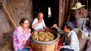 85yearold Cooking Traditional Meal  Primitive Lifestyle [upl. by Ayimat619]