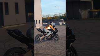 Vroum Vroum 🔥 moto motorcycle stunt kawasaki dafymoto michelin bikergirl [upl. by Kayla227]