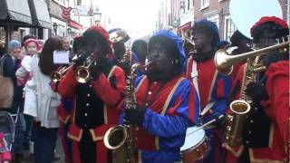 De Pietenband  Ja als de Sint en Rock around the clock  Intocht Voorburg 2011 [upl. by Auberta182]