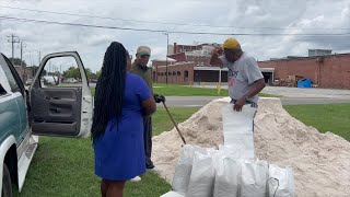 Valdosta neighbors filling up sandbags as Hurricane Helene approaches [upl. by Aihseket]