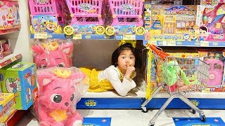 보람이랑 아빠의 마트 숨바꼭질 놀이 Boram and Papa Hide and Seek in Toy Store [upl. by Thirza]