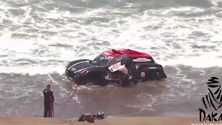 Dakar 2018 se metió con su camioneta al mar para evitar un incendio [upl. by Cruickshank65]