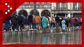 Acqua alta a Venezia nel lunedì di Pasqua picco di 95 cm atteso alle ore 18 [upl. by Klinges]