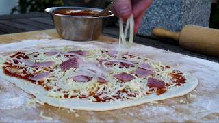 Moesta BBQ So gelingt die Pizza vom Grill [upl. by Stauder]