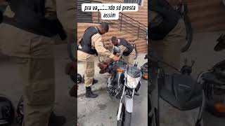 policiais pega rapaz da moto barulhenta e dá o troco [upl. by Herwig]