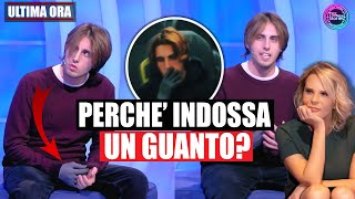 C è Posta per te ecco perché Manuel indossava un guanto  la spiegazione [upl. by Baruch726]