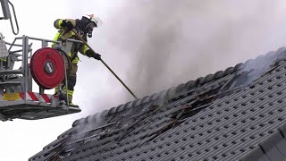 17072020  Dachstuhlbrand in Neubaugebiet in Merzenich  Haus nicht mehr bewohnbar [upl. by Yadsendew]