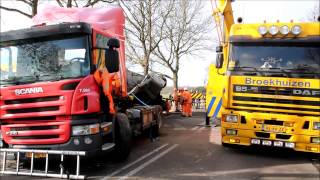 Vrachtwagen gekanteld op N381 bij Donkerbroek [upl. by Stortz]