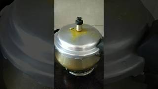 Simple Pressure cooker hack Cookerhack kitchetips easylifehacks ytshorts shorts viralvideo [upl. by Enia]