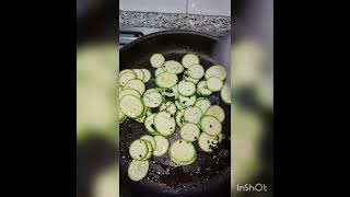 Carottes et Courgettes sautées [upl. by Stasny]